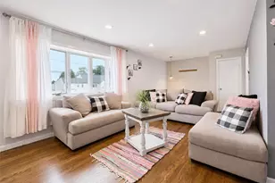 11 Farragut Ave, Lindenhurst, NY 11757 - Photo 8