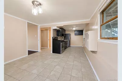11 Farragut Avenue, Lindenhurst, NY 11757 - Photo 16