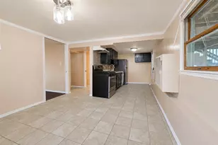 11 Farragut Ave, Lindenhurst, NY 11757 - Photo 16