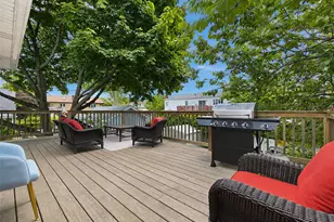 11 Farragut Ave, Lindenhurst, NY 11757 - Photo 20