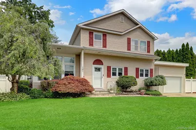 121 Wright Avenue, Deer Park, NY 11729 - Photo 2