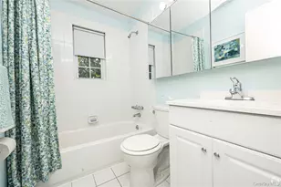 81 Captains Dr, West Babylon, NY 11704 - Photo 8