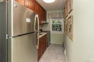 81 Captains Dr, West Babylon, NY 11704 - Photo 6