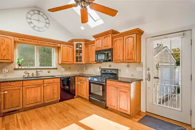 516 Heathcliff Drive, Seaford, NY 11783 - Photo 10