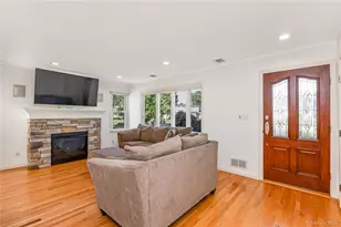516 Heathcliff Dr, Seaford, NY 11783 - Photo 6