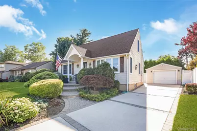 516 Heathcliff Drive, Seaford, NY 11783 - Photo 4