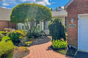 18 Chippendale Dr, Mount Sinai, NY 11766 - Photo 2