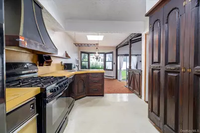 52 Woods Avenue, Malverne, NY 11565 - Photo 4