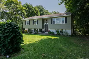 10 Lakeview Ct, Poughkeepsie, NY 12603 - Photo 2