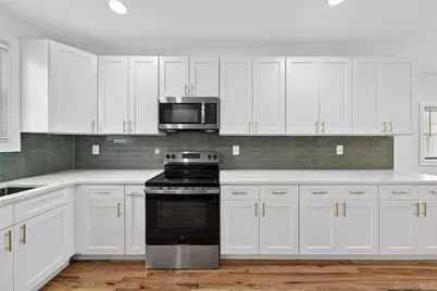 15 Grand Place, Huntington Station, NY 11746 - Photo 8