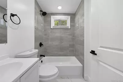 15 Grand Place, Huntington Station, NY 11746 - Photo 14