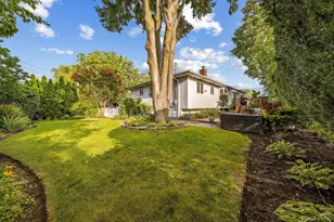 1 Cortland Ave, Jericho, NY 11753 - Photo 32