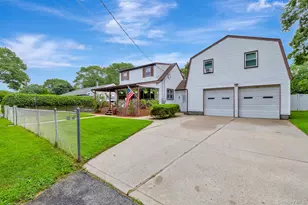 46 Pentmoor Dr, Mastic, NY 11950 - Photo 2
