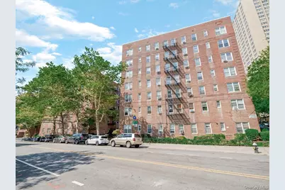 67-12 Yellowstone Boulevard #f6, Forest Hills, NY 11375 - Photo 2