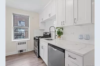 67-12 Yellowstone Boulevard #f6, Forest Hills, NY 11375 - Photo 1