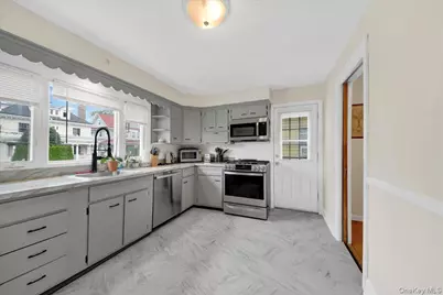 238 Van Cortlandt Park Avenue, Yonkers, NY 10705 - Photo 4
