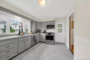 238 Van Cortlandt Park Ave, Yonkers, NY 10705 - Photo 4