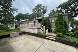 1661 Old Country Rd, Riverhead, NY 11901 - Photo 4
