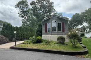 1661 Old Country Rd, Riverhead, NY 11901 - Photo 2