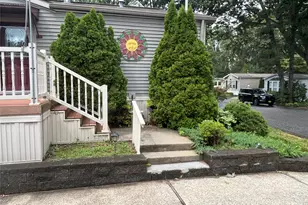 1661 Old Country Rd, Riverhead, NY 11901 - Photo 6