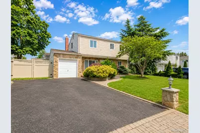 301 W 22nd Street, Deer Park, NY 11729 - Photo 2