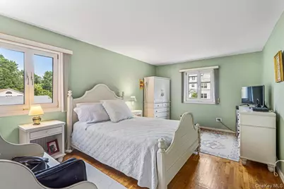 3850 Hillcrest Avenue, Douglaston, NY 11363 - Photo 18