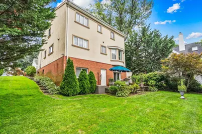 3850 Hillcrest Avenue, Douglaston, NY 11363 - Photo 4