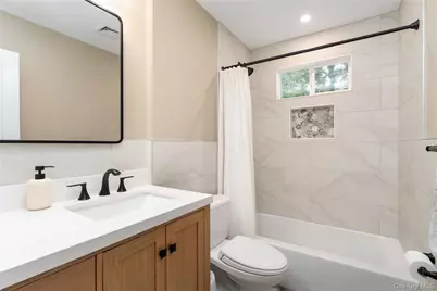 13 Longford Street, Huntington, NY 11743 - Photo 10