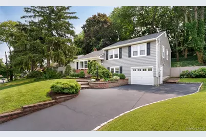 13 Longford Street, Huntington, NY 11743 - Photo 2