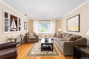 13 Longford St, Huntington, NY 11743 - Photo 4
