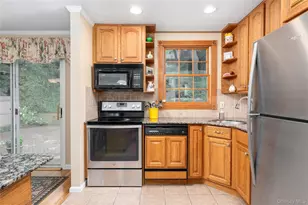 13 Longford St, Huntington, NY 11743 - Photo 8