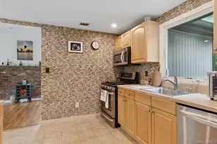 27 Atlantic Ave, Hampton Bays, NY 11946 - Photo 10