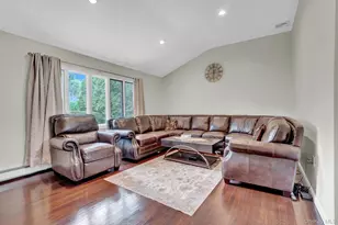 260 W 12th St, Deer Park, NY 11729 - Photo 14