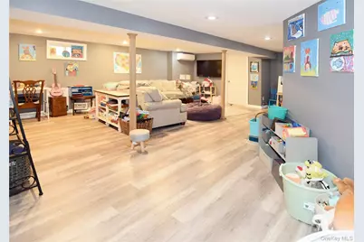 67 Iris Avenue, Floral Park, NY 11001 - Photo 12