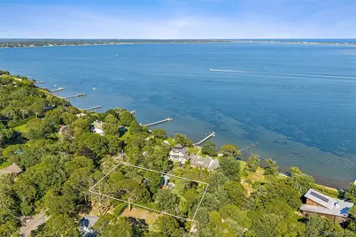 172 Bay Avenue E, Hampton Bays, NY 11946 - Photo 1