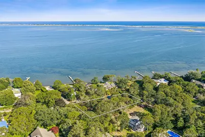 172 Bay Avenue E, Hampton Bays, NY 11946 - Photo 12