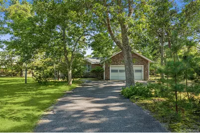 172 Bay Avenue E, Hampton Bays, NY 11946 - Photo 4