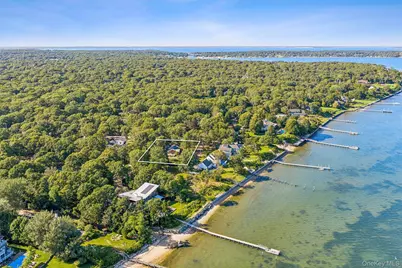 172 Bay Avenue E, Hampton Bays, NY 11946 - Photo 14