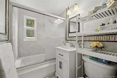 12 Saratoga Road, White Plains, NY 10607 - Photo 20