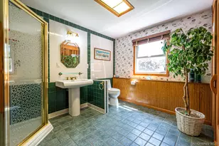 3 Oak Ct, Hampton Bays, NY 11946 - Photo 20