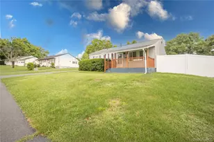 32 Peter Cooper Dr, Poughkeepsie, NY 12601 - Photo 2