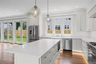 28 Alsace Pl, Northport, NY 11768 - Photo 4