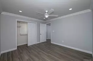100 Pineview Ln, Coram, NY 11727 - Photo 6