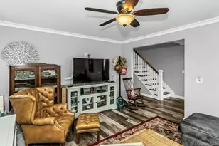 10 Garfield Pl, Massapequa, NY 11758 - Photo 6