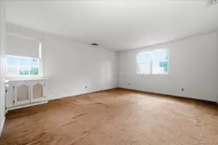 8 Redwood Rd, New Hyde Park, NY 11040 - Photo 24