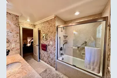 40 Knott Drive, Glen Cove, NY 11542 - Photo 16