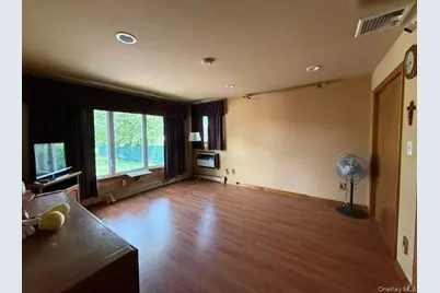 59 Farmers Avenue, Lindenhurst, NY 11757 - Photo 14