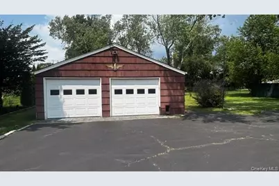 59 Farmers Avenue, Lindenhurst, NY 11757 - Photo 2