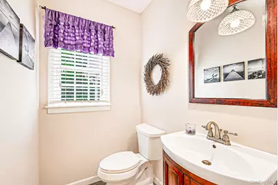 121 Bayway Avenue, Bay Shore, NY 11706 - Photo 30