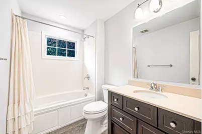 121 Bayway Avenue, Bay Shore, NY 11706 - Photo 32